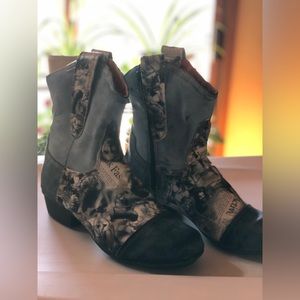 Maia brand short womens boots size EU40 mixed media leather in shades of blue